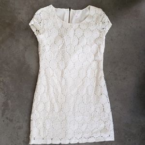 Daisy lace dress